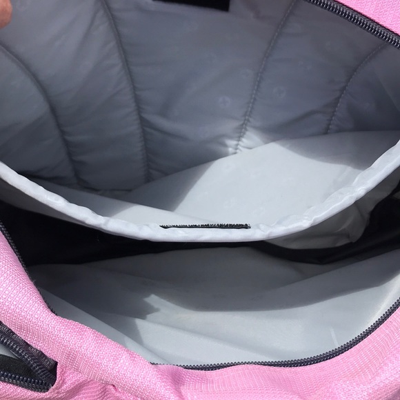 Wenger beautiful cross body diaper bag - Picture 7 of 8